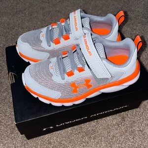 New toddler underarmour sneakers